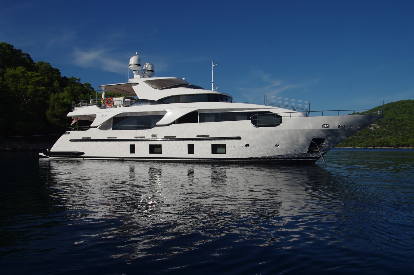 Yacht MISTER Z, CHARTERWORLD Luxury Superyacht Charters